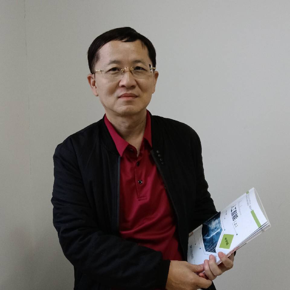 呂嘉弘老師個人照片